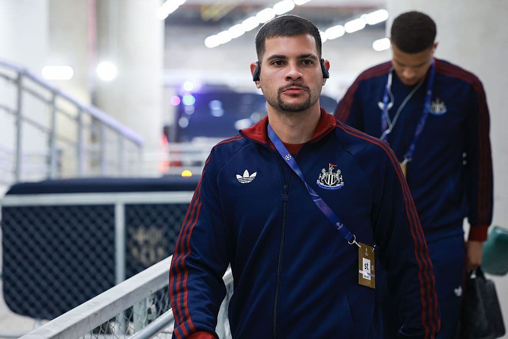 Bruno Guimaraes in self-isolation with unusual 'injury' after troubling symptoms following Barcelona trip