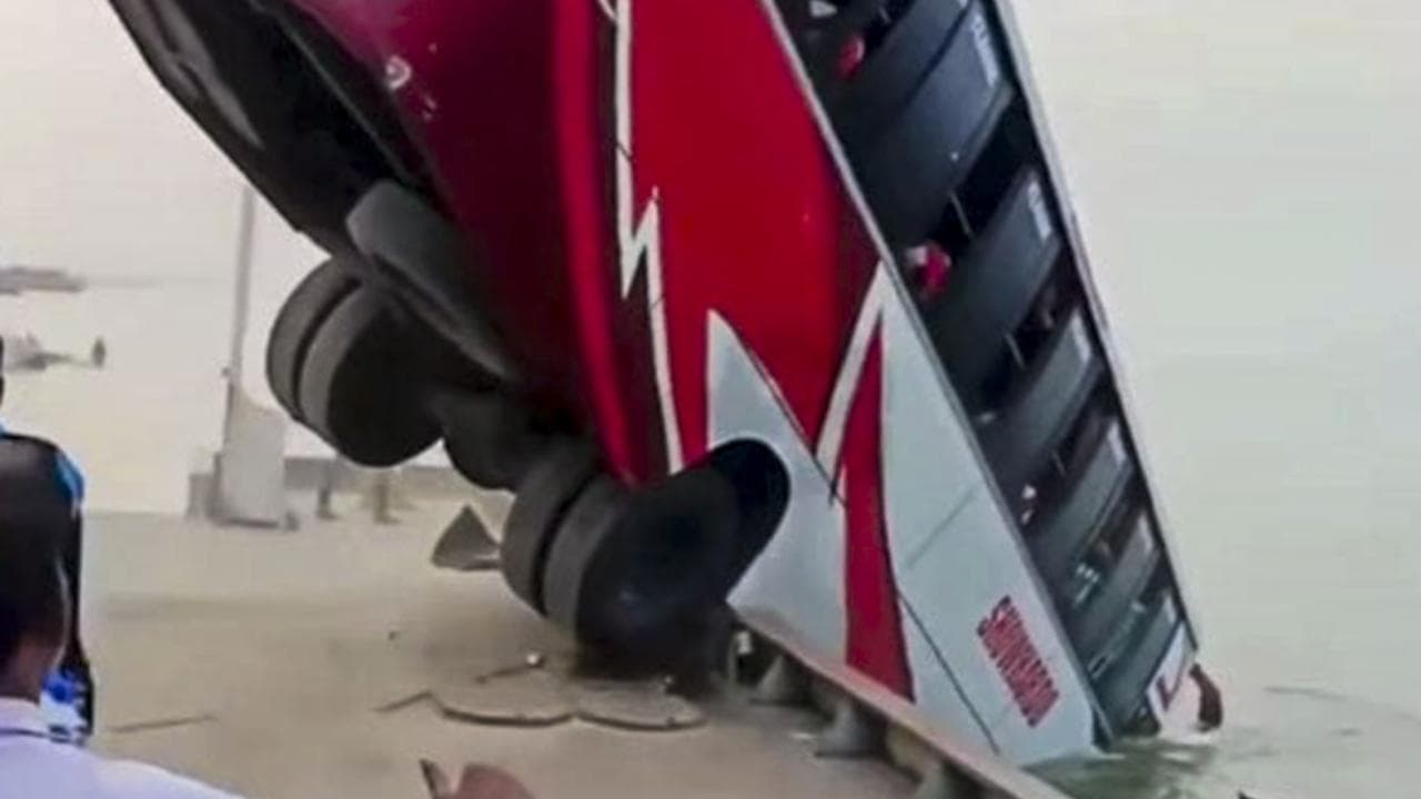 Bangladesh: 23 dead after passenger bus plunges into Padma River