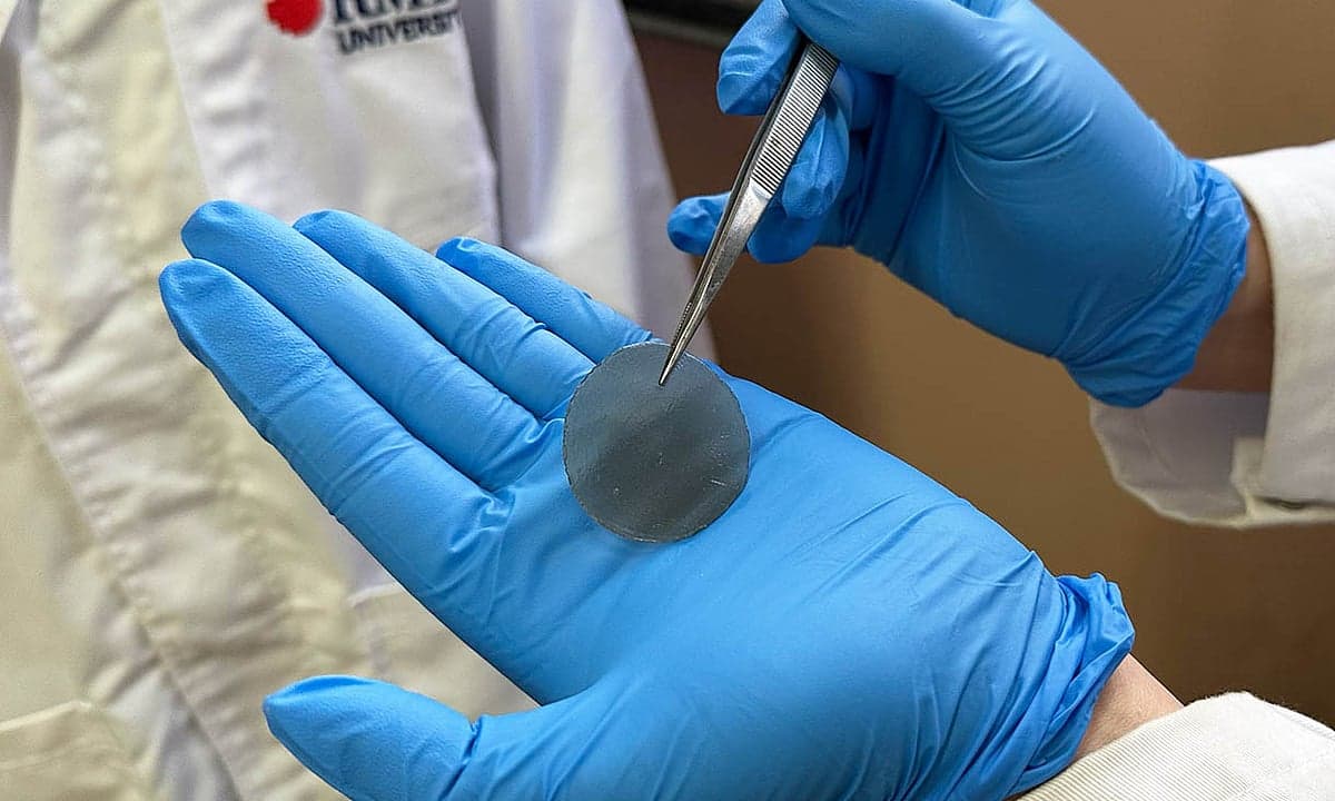 RMIT Researchers Develop Smart Wound Dressing That Detects Infection and Triggers Its Own Treatment