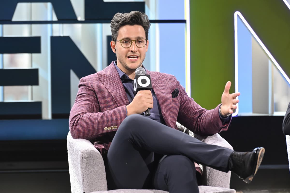 A GI Doctor Says You’re Probably Ignoring This Bathroom Red Flag