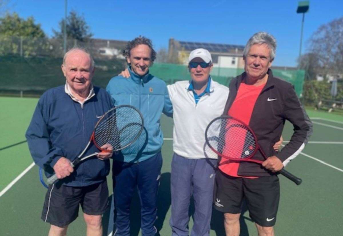 Oakham make the most of perfect playing conditions to record comfortable home victory