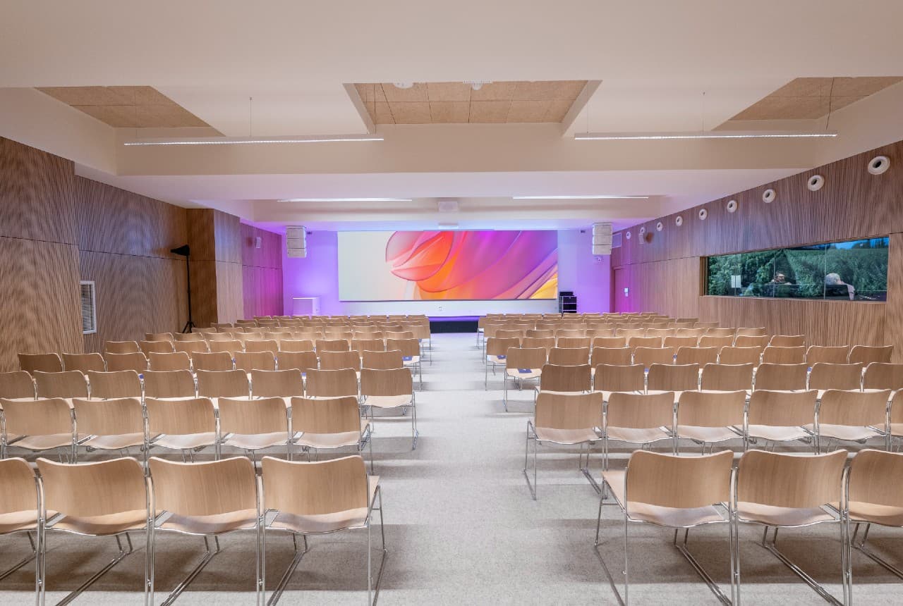 INFiLED Studio Series serves colour-critical skincare images