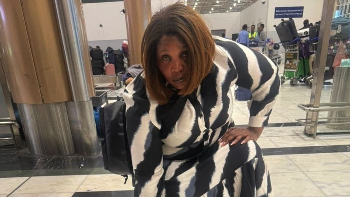 Woman arrested after 'trying to smuggle cocaine hidden in sanitary pad'