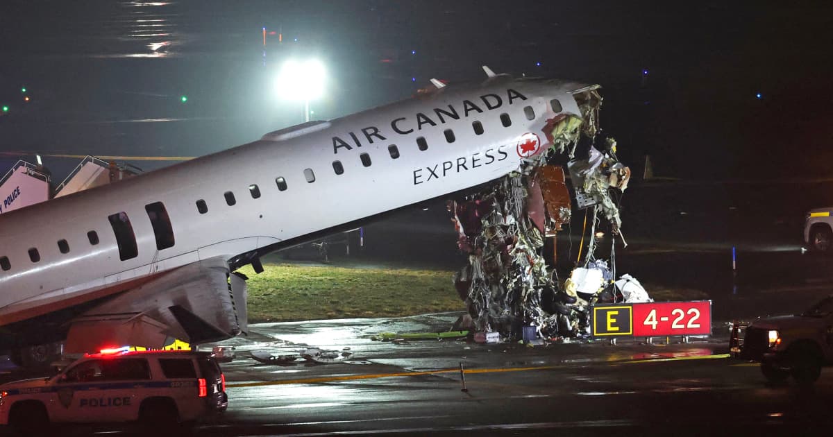 2 killed, LaGuardia airport closed after Air Canada plane and Port Authority vehicle collide