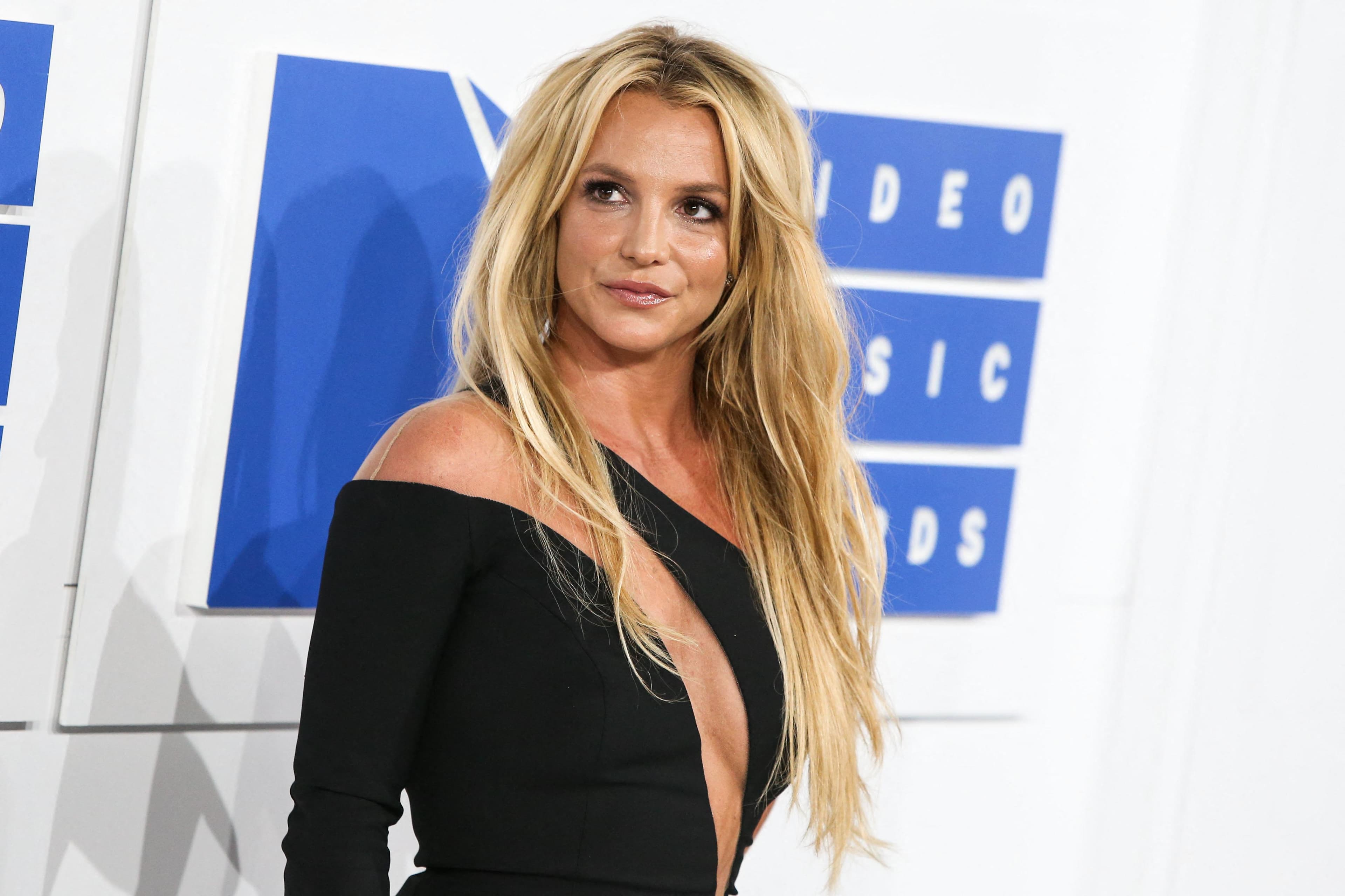 EXCLUSIVE: Britney Spears' Bad Crowd — Sources Reveal Singer's Sketchy Friends are Steering Her Into Trouble