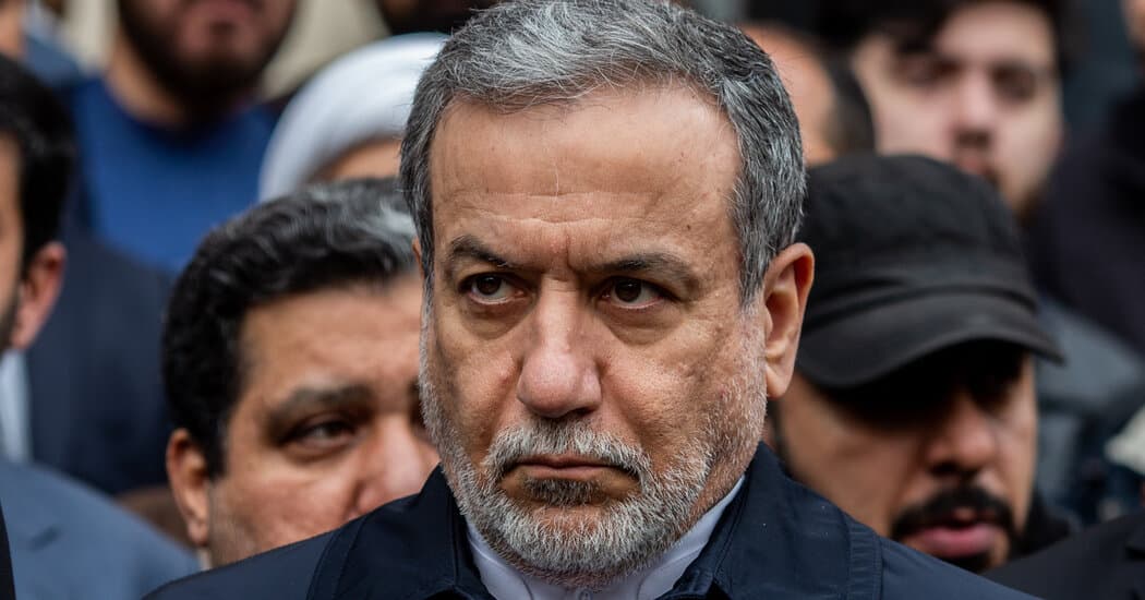 Trump Delays Threat to Iran, but War Negotiations Are in Early Stage