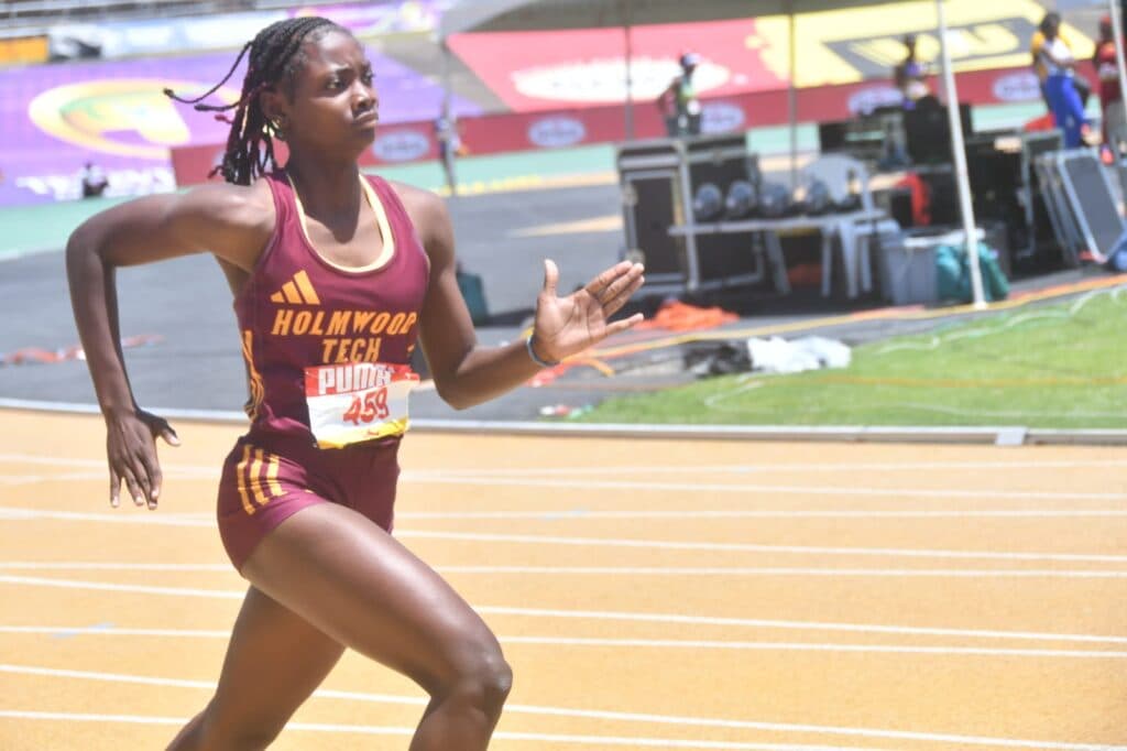 #Champs2026: Holmwood lead girls Class 2 and 3 400m qualifying